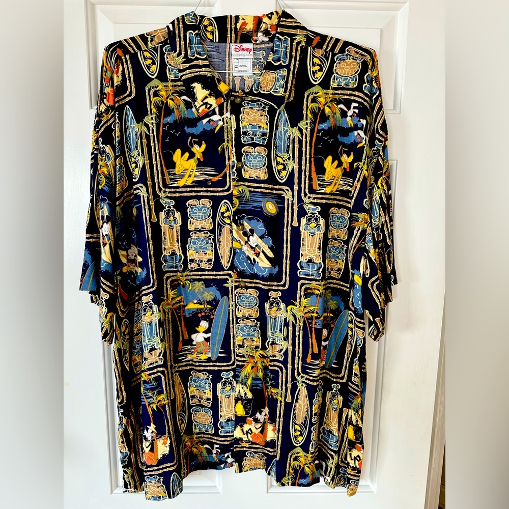 Men’s XXL short sleeve Disney Hawaiian Shirt New without tags. Multicolor